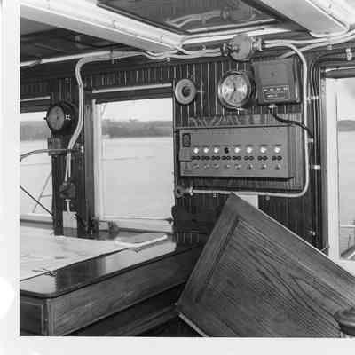 Elton Hoyt II pilot house