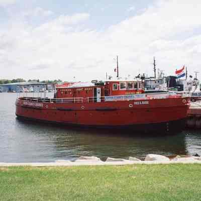 Fireboat Fred A. Busse at Sturgeon Bay 2005