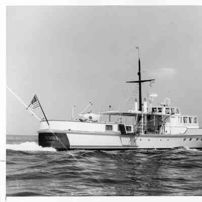 Stern view of Trenora underway