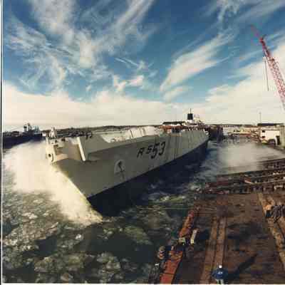 Side launch of ARS-53 USS Grapple
