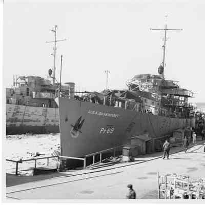 PF-69 USS Davenport docked
