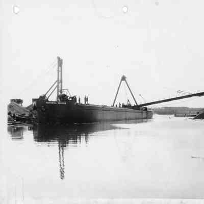 Material Service in water unloading cargo 1929