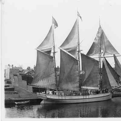 Vessel Lizzie Metzner docked at Manitowoc