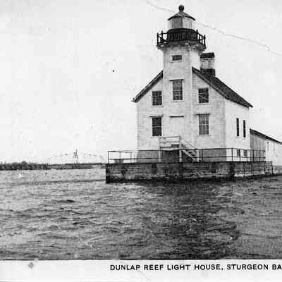 Dunlap Reef Lighthouse with caption