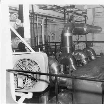 Elton Hoyt II engine room