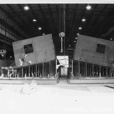 Tuna Seiner hull modules under construction at PBI 1980