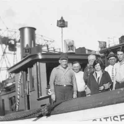 People on deck of Satisfaction