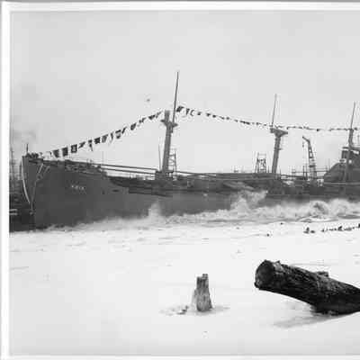 K-213 launching at Leathem D. Smith Shipbuilding co.