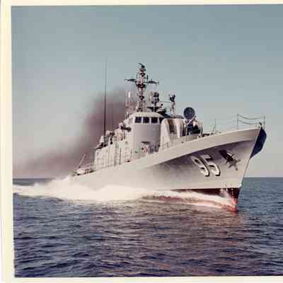 PG-95 USS Defiance underway