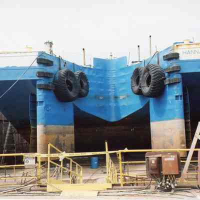 Hannah 5101 in drydock at Bay Shipbuilding 2007