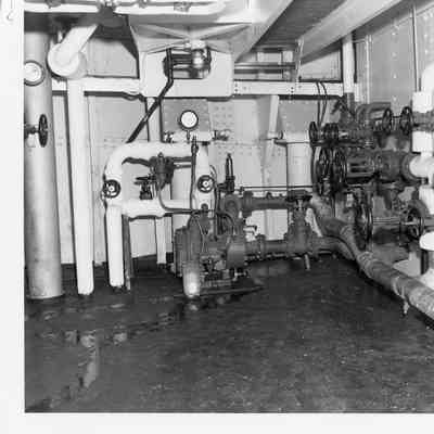 Elton Hoyt II engine room