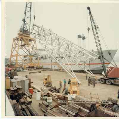 Lifting tower onto the Alcoa Seaprobe