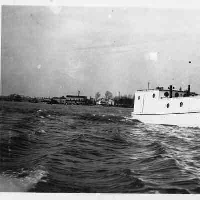 Fishing tug Aloha underway