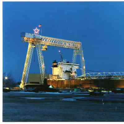 Bay shipbuilding co. activating air cutters for launching hull 728 1982