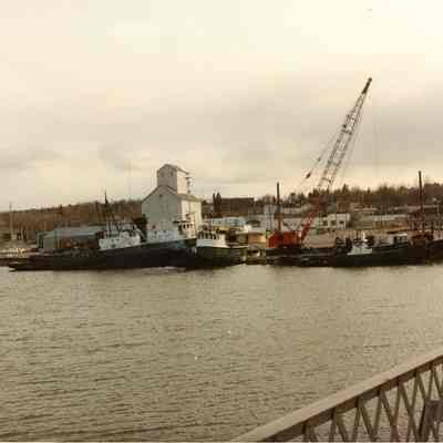 Selvick Marine Towing Co. tugs docked in Sturgeon Bay 1990