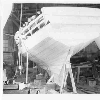 27' sloop Cameo under construction at PBI 1948