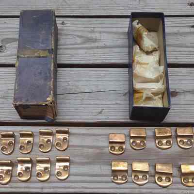 Box of ladder locks