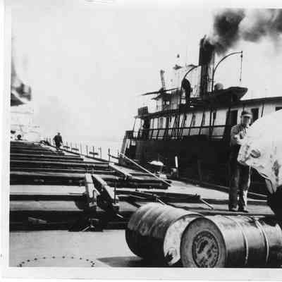 Men unloading the Frontrier
