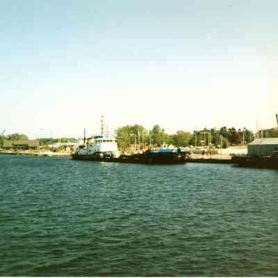 USCGC Mobile Bay and barge 1002 in Sturgeon Bay 1994