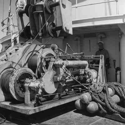 Lighthouse tender Hollyhock winch