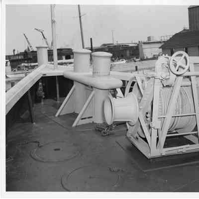 Winch on deck of ST-884
