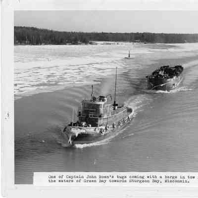 Roen Steamship Co. Tug with barge in tow in Green Bay towards Sturgeon Bay
