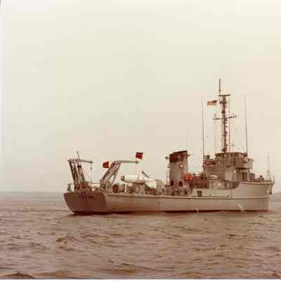 PBI Navy Ship MSC-325 / M-418 Safwa underway