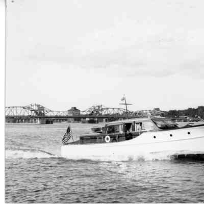 Catherine F underway in Bay of Sturgeon Bay