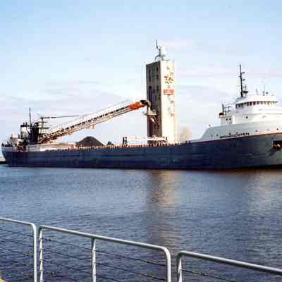 Michipicoten unloading a lod of barley in Manitowoc 2008
