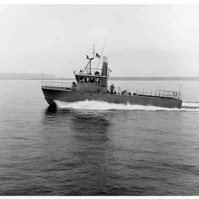 65' torpedo retriever 67 underway at full speed