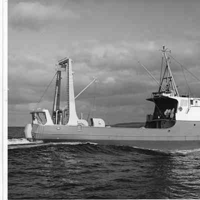 Starboard view of tuna boat Old Colony underway