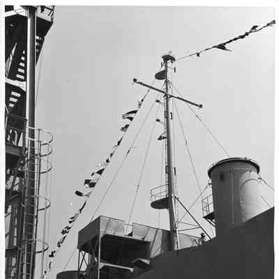 PF-64 USS Knoxville showing top of deck