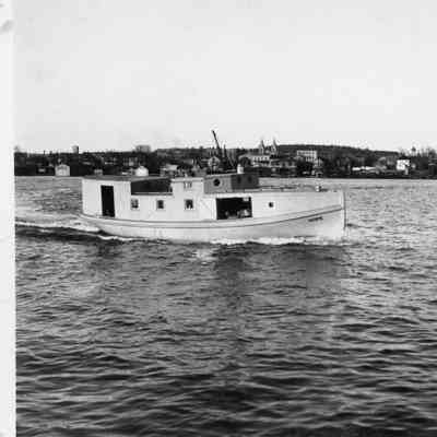 Fishing tug Hope underway in bay of Sturgeon Bay