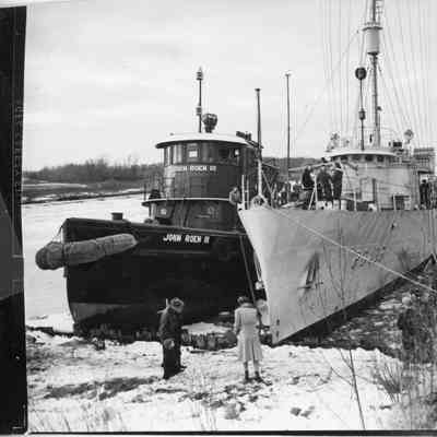 PC-496 docked next to John Roen III