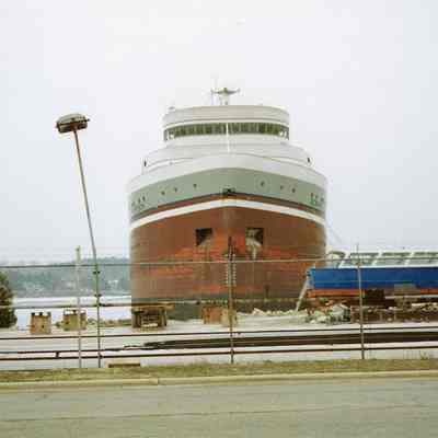 Edward L. Ryerson docked at Bay Shipbuilding 2004