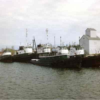 Selvick Marine Towing Co. tugs docked in Sturgeon Bay 1990