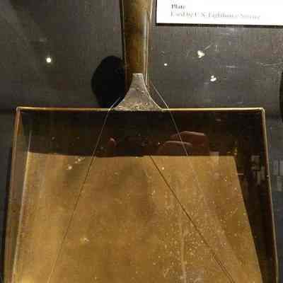 USLHS Dustpan