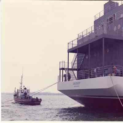 New England Aquarium Discovery pulled by PBI tug