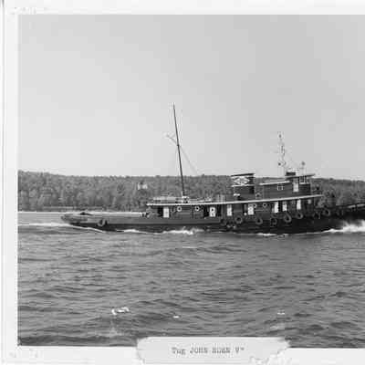 Tug John Roen V underway