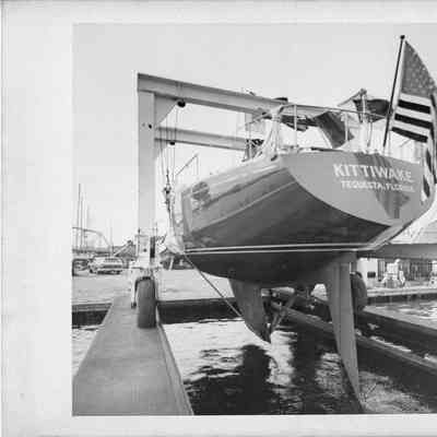 Yacht Kittywake in travelift slings