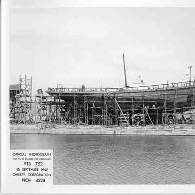 YTB-752 Edenshaw under construction at Christy Corp September 15, 1959