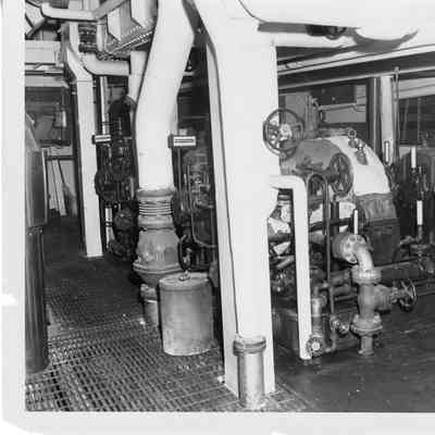 Elton Hoyt II engine room