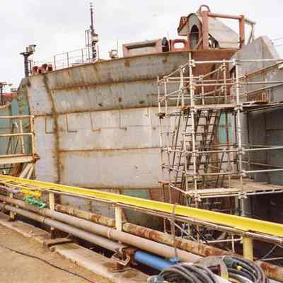 Building ocean oil barge Energy at Bay Shipbuilding 2005