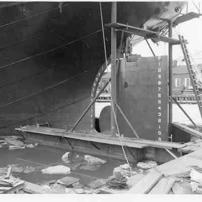 J.R. Sensibar propeller in cofferdam at Christy Corp