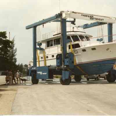 Travelift holding yacht