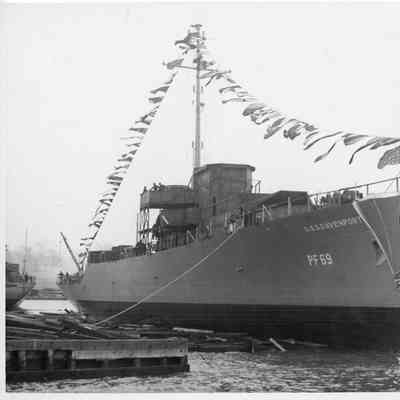 PF-69 USS Davenport post-launch