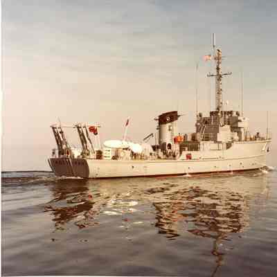 PBI Navy Ship MSC-322 / M-412 Addiriyah Starboard stern view underway