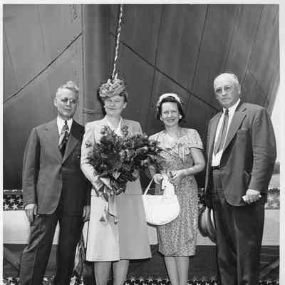 Alva Smith and L.D. Smith with AK-220 Wexfords sponsor