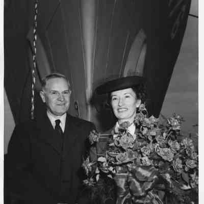 Mr. and Mrs. Sydney T. Smith holding roses
