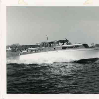 40' day cruiser Miss Universal 37-A-619 underway 1947